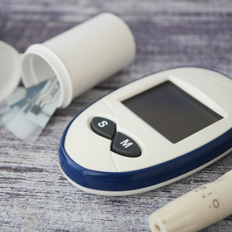 Ketogeen therapie, gericht op lage glucose en hoog gehalte ketonen, te meten met een GKI meter.